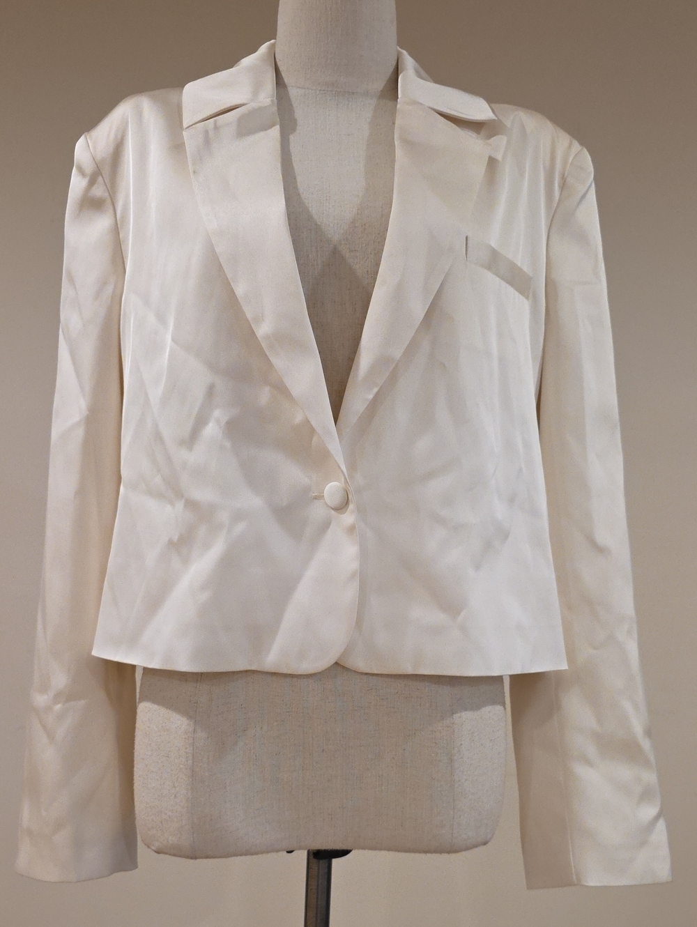 NEW FOR LOVE AND LEMONS IVORY SATIN LAPEL CROP BLAZER JACKET SIZE 4